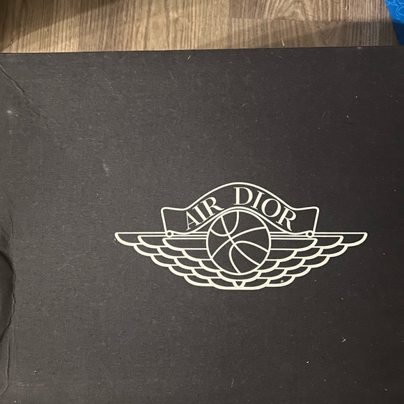 Basically New AIR DIOR SIZE 7.5, with original box and dusters and charms. - Picture 5 of 6